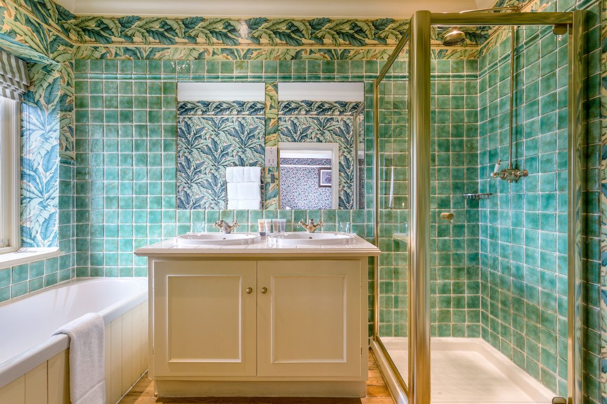 Feature Room 3's delightful bathroom.jpg