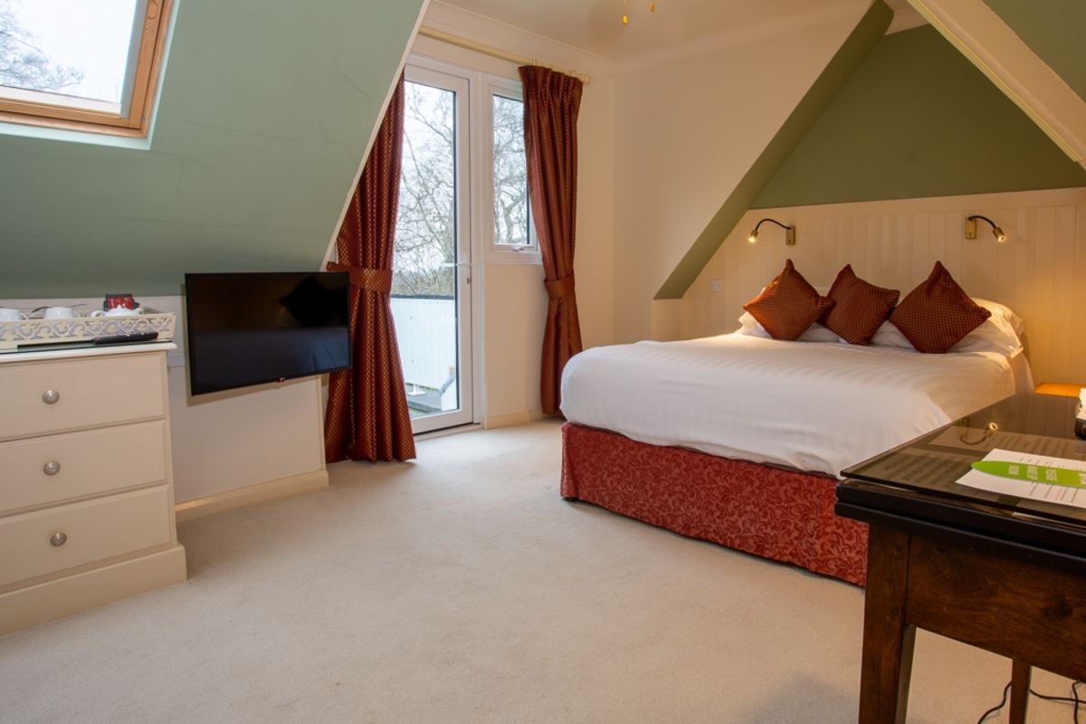 Room 10 Orestone Manor